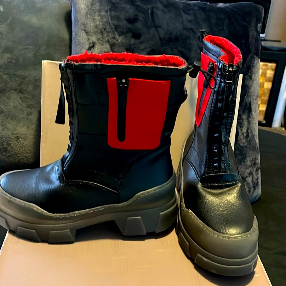 Casual boots nwt